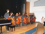 15 violoncellistů se klaní po přídavku